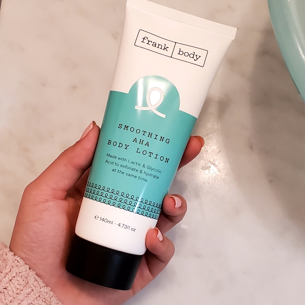 Smoothing AHA Body Lotion - Mint and White